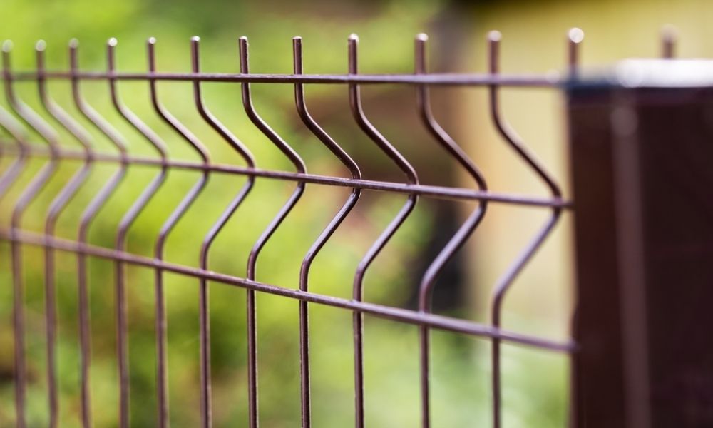 Welded Wire Fence: Essential Tips for Building cats claw fasteners
