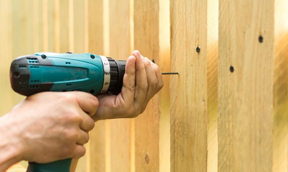 Building a Fence: Common Mistakes To Avoid cats claw fasteners