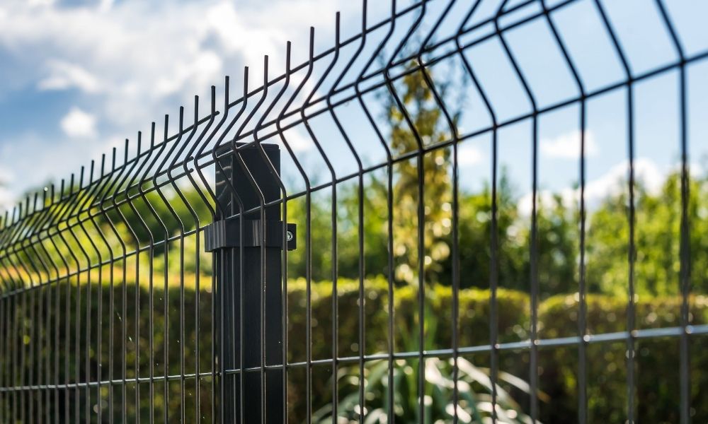 How To Know When You Have Enough Fasteners for Your Fence