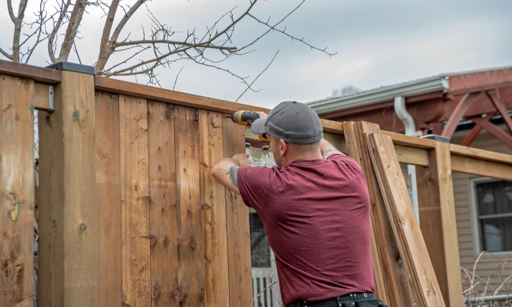 What Are the Pros and Cons of a DIY Fence?