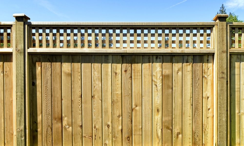 Fencing Materials: Different types and purposes cats claw fasteners